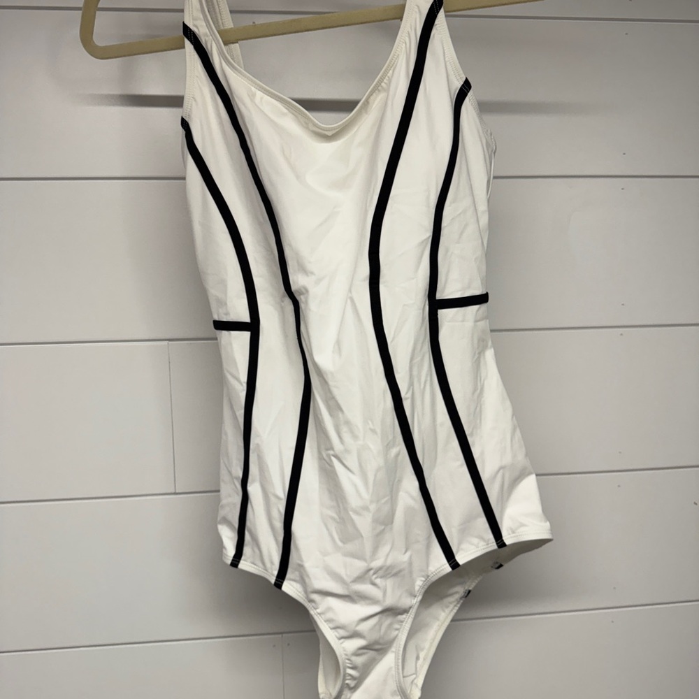 Hermoza Elegant White Swimwear